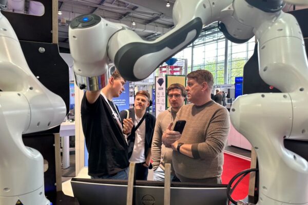 GMGAqrPW4AA-B9R GMGAqrPW4AA-B9R